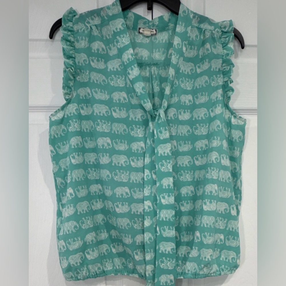 eyeshadow L Turquoise‎ White Elephant Print Sleeveless Tie V-Neck Ruffle Blouse